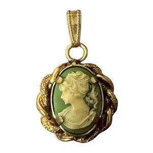 Green Cameo Pendant with Gold
Tone Setting